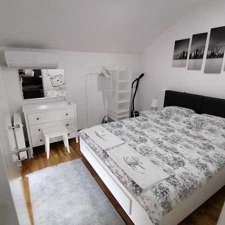 Nenadovic Apartman Obrenovac  Esterno foto