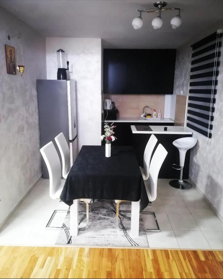 Nenadovic Apartman Obrenovac  Esterno foto